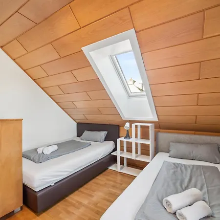 Sali Homes K39 Monte-carlo -spacious 6-bedroom With Terrace And Garden Views In Ideal For Groups Apartment Bayreuth